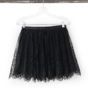H&M black lace circle mini skirt with a zipper